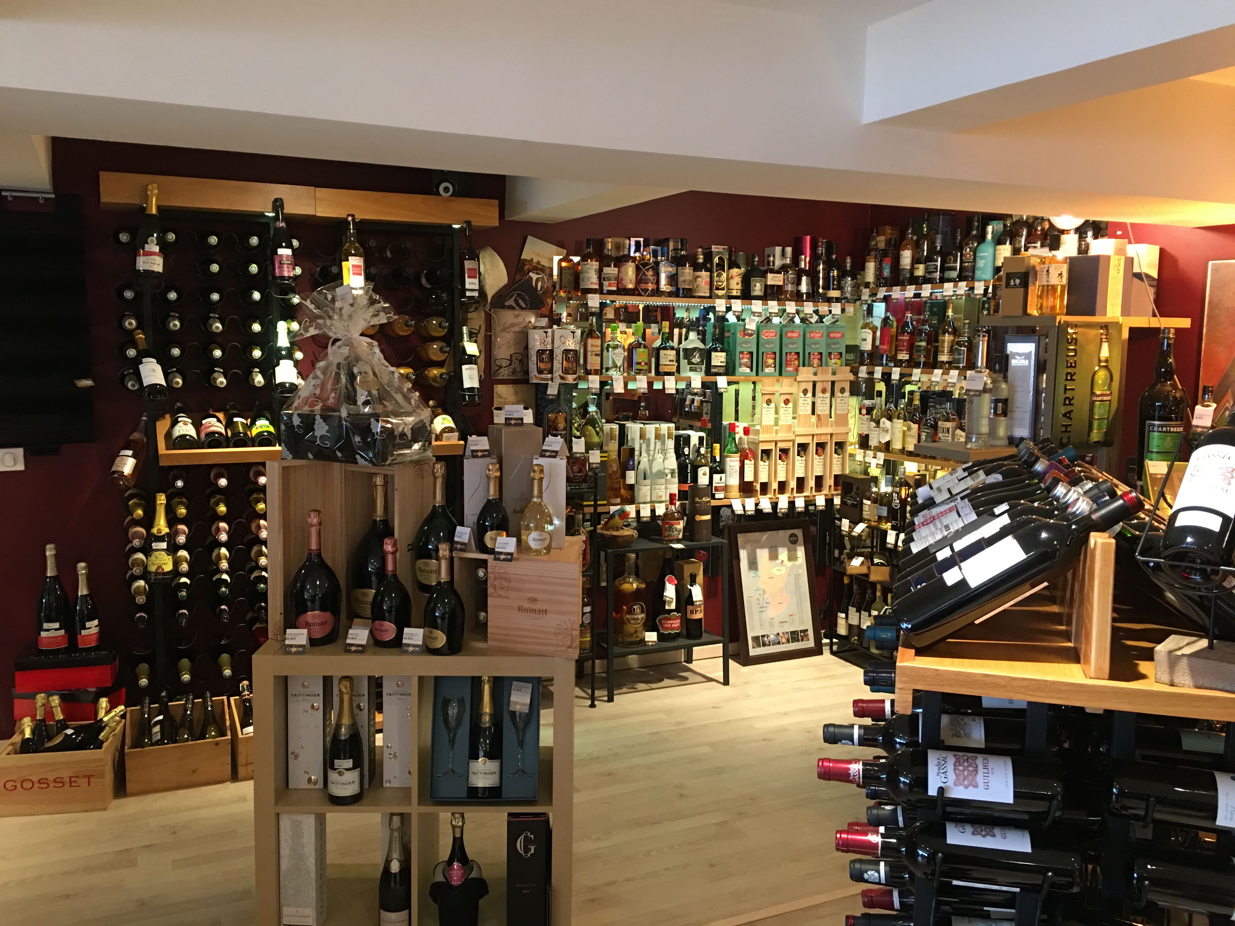 CAVAVIN Craponne, magasin de vin intérieur 